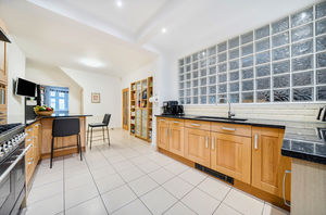 Kitchen diner angle 2- click for photo gallery